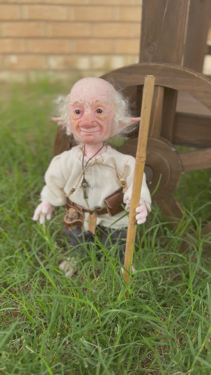 Eldrin, el Guardián de las Llaves – Duende de Colección Realista (Abrecaminos y Protector) Muñeco de Arte Fantástico, figura de colección. Mide 28 cm aproximadamente ( 10.5 pulgadas )