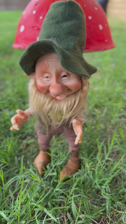 Duende de la buena suerte y fortuna, leprechaun del bosque mágico. Duende artesanal articulado, figura de duende del bosque, muñeco artesanal coleccionable. Mide aproximadamente 25 cm.