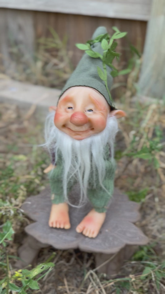 Duende artesanal articulado, figura de duende del bosque, muñeco artesanal coleccionable. Mide aproximadamente 25 cm. Modelo 4