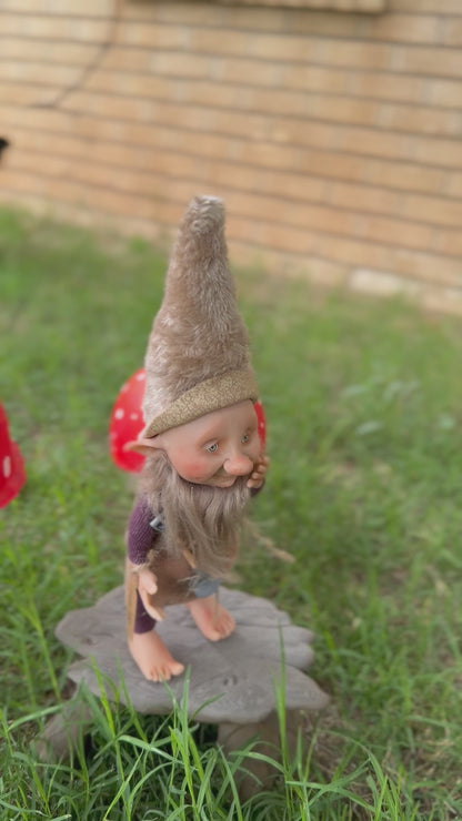 Duende artesanal articulado, figura de duende del bosque, muñeco artesanal coleccionable. Mide aproximadamente 25 cm.