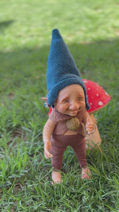 Duende artesanal articulado, figura de duende del bosque, muñeco artesanal coleccionable. Mide aproximadamente 25 cm.