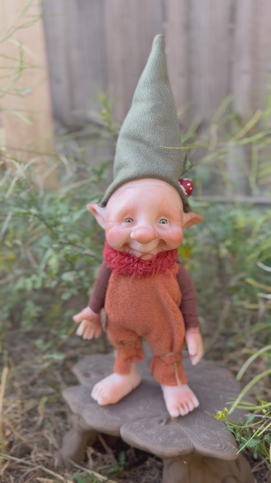 Duende artesanal articulado, figura de duende del bosque, muñeco artesanal coleccionable. Mide aproximadamente 25 cm. Modelo 15